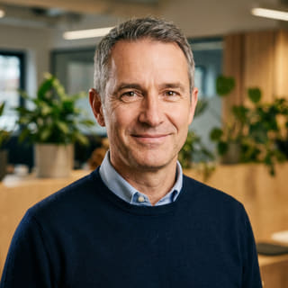 James Mitchell, vermeld als Chief Executive Officer bij Lente Waardiek, weergegeven op een profielfoto